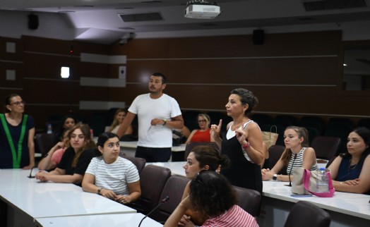 Bornova'da yaratıcı drama eğitimi