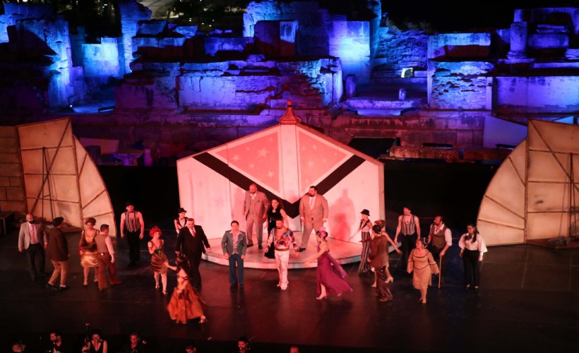 Efes Antik Tiyatro'da 'Hisseli Harikalar Kumpanyası' ile nostalji yolculuğu