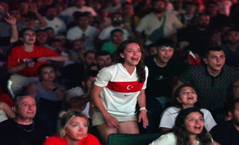Futbol tutkusu İzmir'i sardı