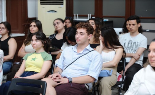 Geleceği tasarlayacak gençler Karşıyaka'da sahaya çıktı