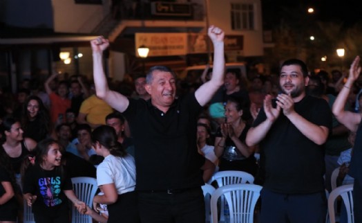 Güzelbahçe'de milli coşku