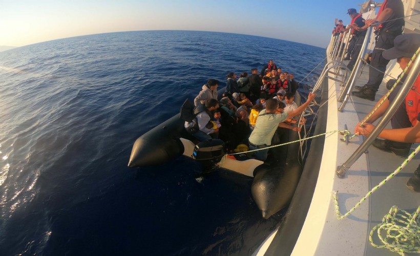 İzmir açıklarında 60 göçmen yakalandı, 86 göçmen kurtarıldı