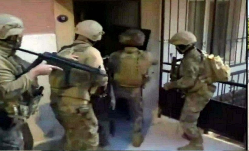 İzmir'de FETÖ/PDY operasyonu; 9 gözaltı