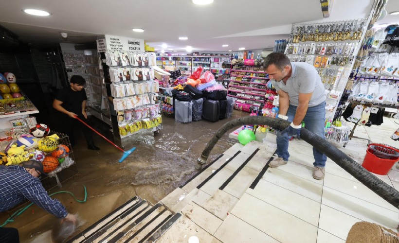 İzmir'i sağanak vurmuştu; Bayraklı'da metrekareye 40 kilogram yağış düşmüş