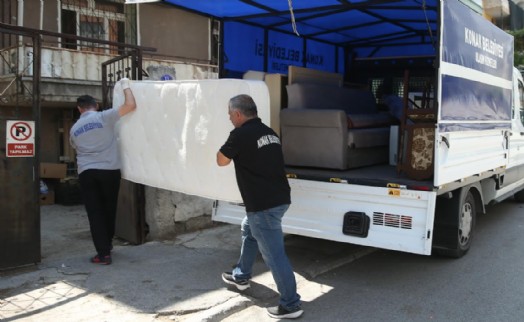 Konak'ta evden eve dayanışma: İkinci El Eşya Hattı