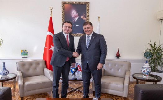 Kosova Başbakanı Kurti, Başkan Tugay'ı ziyaret etti