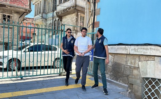 Kütahya'da annesi ve üvey babasını öldüren zanlı tutuklandı