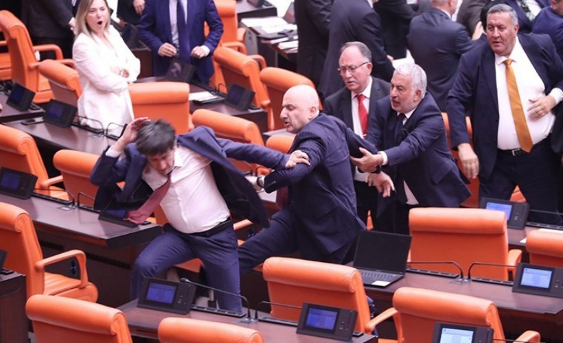 Meclis'te 'hırsızsınız' kavgası: AK Partililer DEM Parti milletvekiline saldırdı