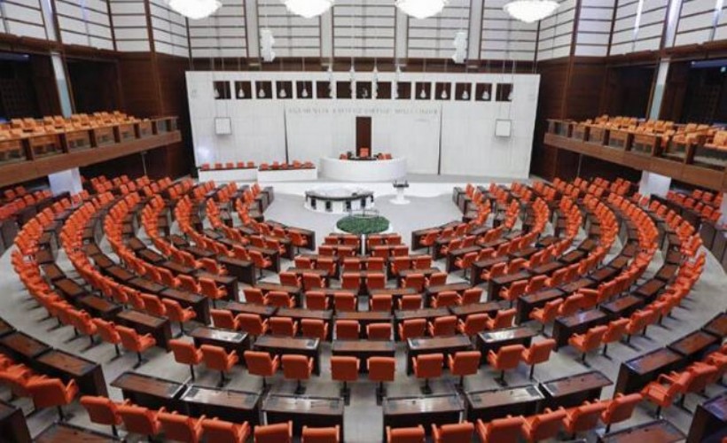 Meclis’te çalışma saatleri uzatıldı, dört gün ziyaretçi yasağı getirildi