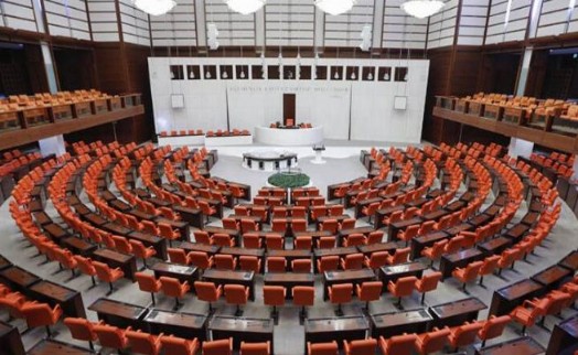 Meclis'te çalışma saatleri uzatıldı, dört gün ziyaretçi yasağı getirildi