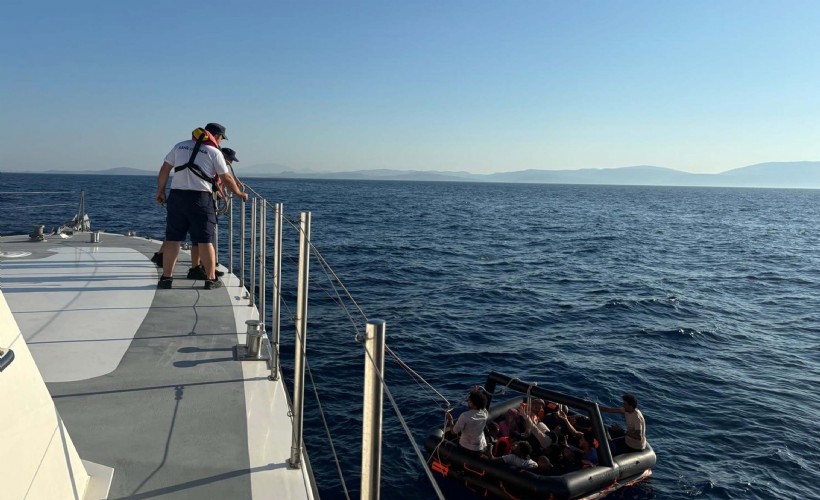 Urla ilçesi açıklarında 27 göçmen yakalandı, 19 göçmen kurtarıldı