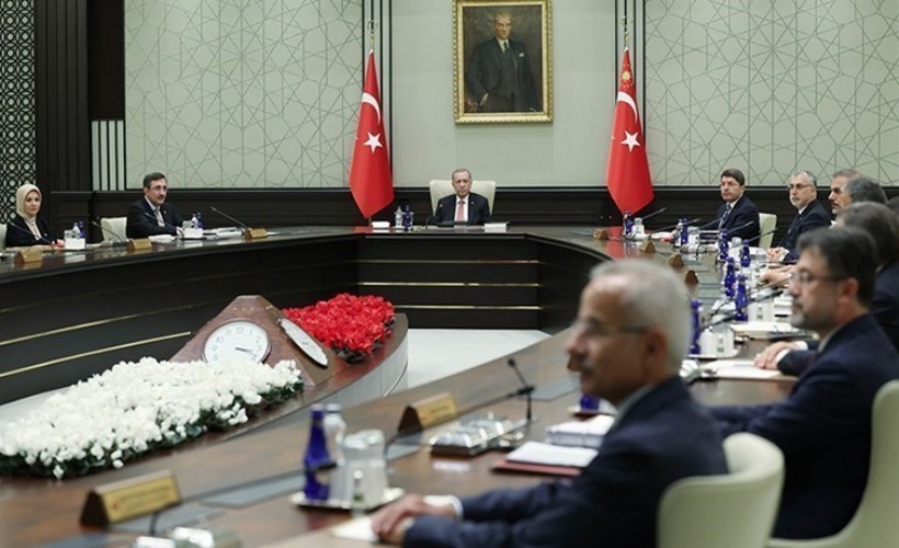 Yeni bakanlarla ilk kabine bugün: Erdoğan'ın masasında neler var?