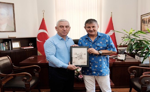 Başkan Çelik'ten Bergama Belediyesi'ne dair açıklamalar: 700 milyonluk borç bırakmışlar
