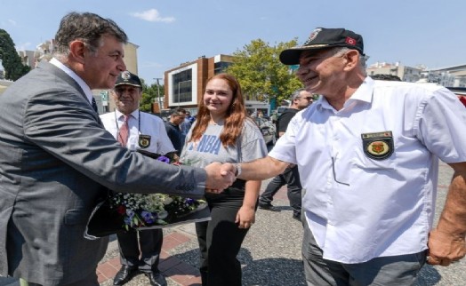 Başkan Tugay 26 Ağustos'ta gazileri ve şehit yakınlarını yalnız bırakmadı