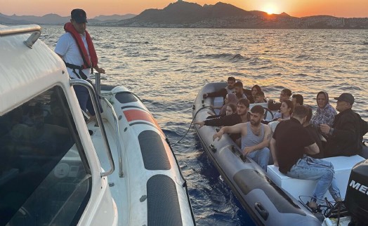 Bodrum'da 17 kaçak göçmen kurtarıldı, 31 kaçak göçmen yakalandı