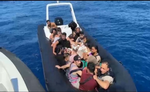 Bodrum'da 21 kaçak göçmen ile 2 göçmen kaçakçısı yakalandı