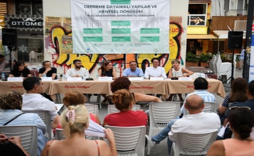 Bornova'da deprem forumu: Uzmanlar vatandaşların sorularını yanıtladı