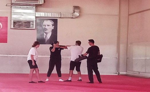 Çiğli Belediyesi'nden öz savunma eğitimi