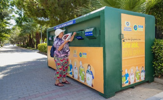 Gaziemir'de Mobil Atık Getirme Merkezleri'yle atıklar dönüşüyor