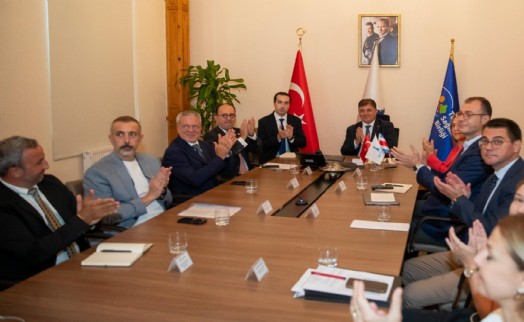 İzmir Kosta Rika'nın Esparza şehri ile kardeş oldu