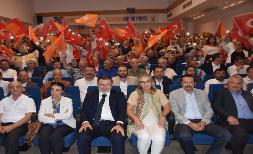 İzmir'de AK Parti'nin 23. kuruluş yıl dönümü coşkusu