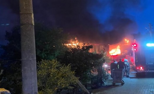 İzmir'de besi çiftliğinde çıkan yangında 4 büyükbaş telef oldu