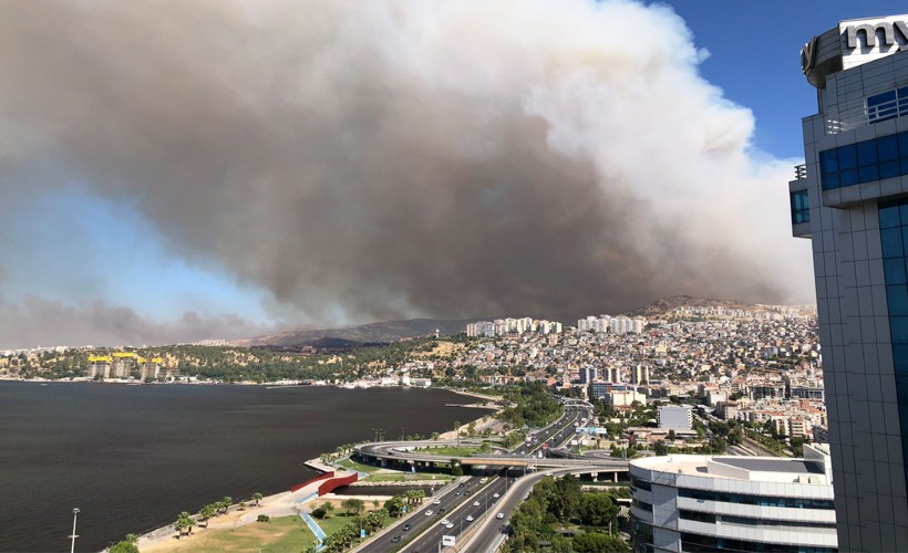 Karşıyaka'da yine orman yangını; 2 mahalle tahliye edildi