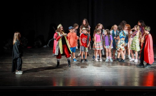 Karşıyaka'da tiyatro kurslarına renkli final