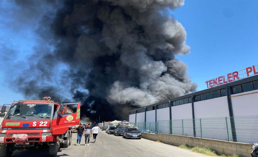 Manisa'da yaş sebze meyve işletmesinde yangın