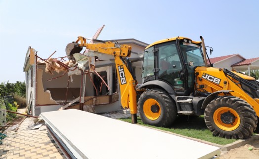 Menderes'te hobi bahçeleri yıkılıyor