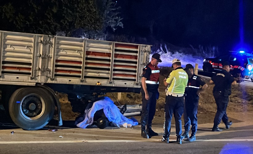 TIR'a arkadan çarpan motosiklet sürücüsü öldü