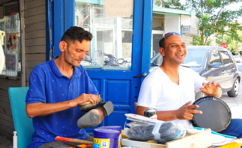 Tamire gelen müşteriye özel darbuka resitali