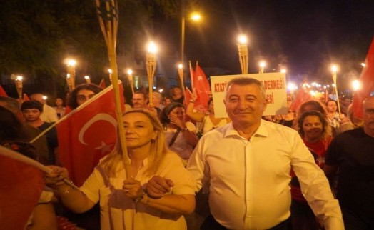 Büyük Zafer'in 102. yılı Güzelbahçe'de coşkuyla kutlandı