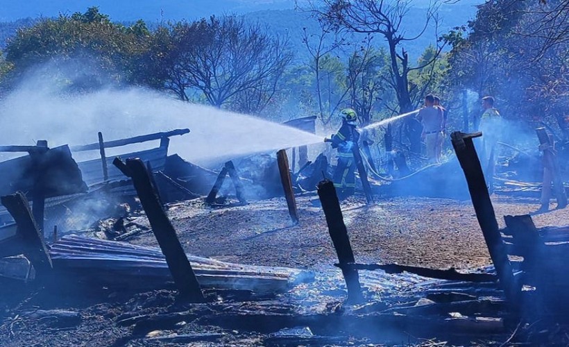 Ahır yangınında 93 küçükbaş telef oldu