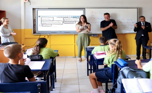 Başkan Denizli'den öğrencilere 'Okula Hoş Geldin' paketi