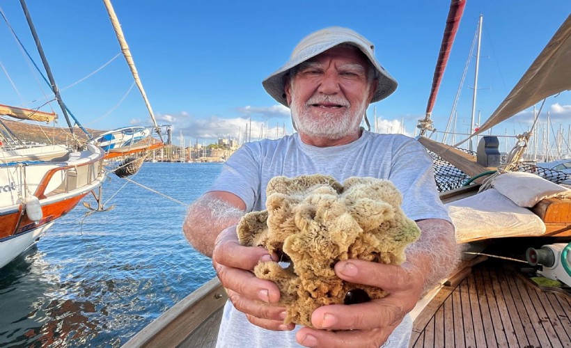 Bodrum'un son süngercisi 'Aksona Mehmet': Denizin altı çölleşiyor