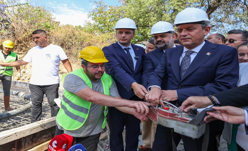 CHP Lideri Özgür Özel, İzmir'de cami temeli attı