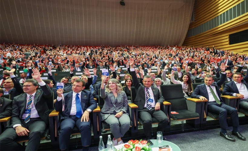 CHP Tüzük Kurultayı'nda parti tüzüğünün 28 maddesinde değişiklik öngören taslak kabul edildi