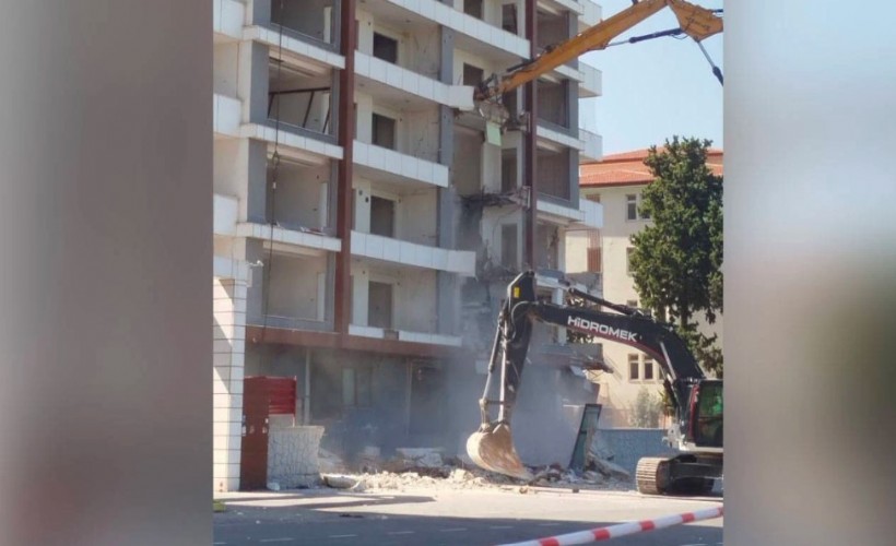 CHP'li Kara'dan hasarlı okul binasının eğitim-öğretim yılı içinde yıkılmasına tepki