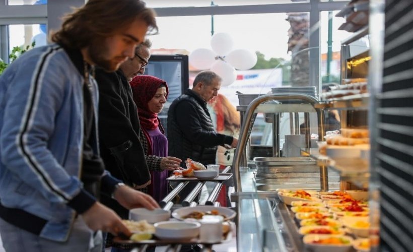 CHP lideri Özgür Özel talimat verdmişti: Buca’da 'Askıda Yemek' uygulaması başladı