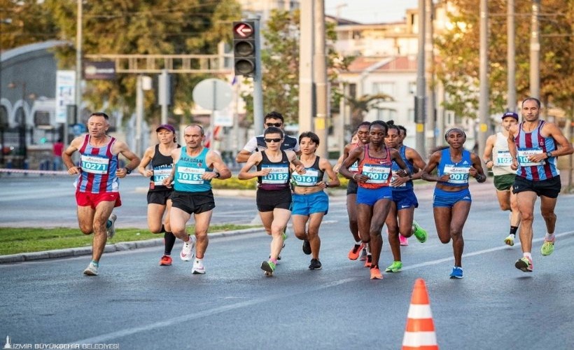 İzmir'de 9 Eylül Yarı Maratonu günü