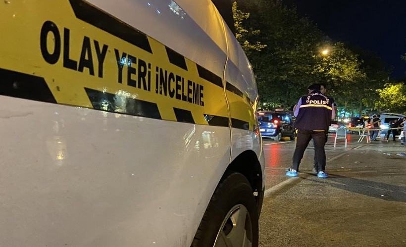 İzmir'de CHP ilçe başkanının otomobiline silahlı saldırı: 2 gözaltı