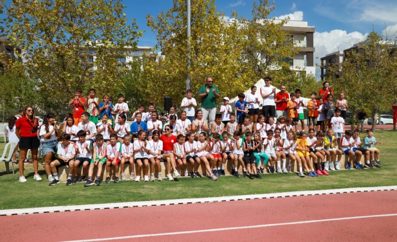 Karşıyakalı çocuklar atletizm şenliğinde buluştu