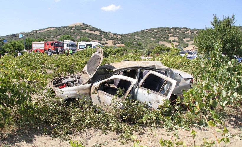 Kavşaktan çıkan otomobile çarpmamak için manevra yapınca tarlaya yuvarlandı; aynı aileden 5 yaralı