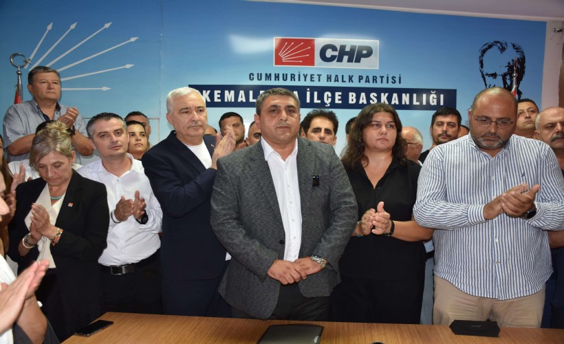 Otomobili kurşunlanan CHP'li Yılmaz'dan 'saldırı' açıklaması: CHP'nin kurumsal kimliğine yapılmış bir saldırı