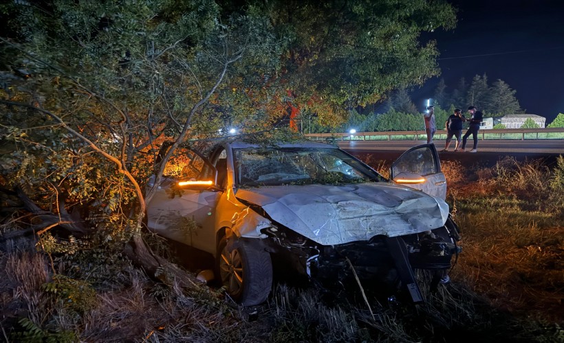 Otomobiller çarpıştı; 2 kardeş öldü