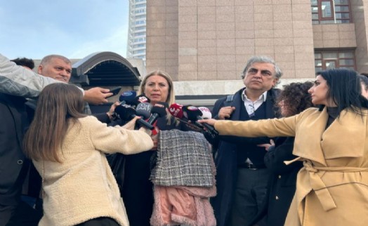 Avukatlardan adliye önünde açıklama: ‘İşini yapan insan gaflete düşmez'