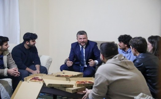 Başkan Görkem Duman'dan sürpriz ziyaret; Öğrenci evine misafir oldu