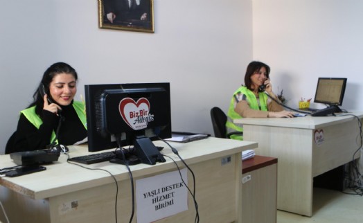 Bayraklı Belediyesi ‘yaşlı destek hattı' kurdu