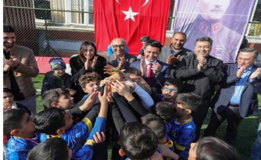 Bayraklı'da U-10 Cup turnuvası görkemli finalle tamamlandı